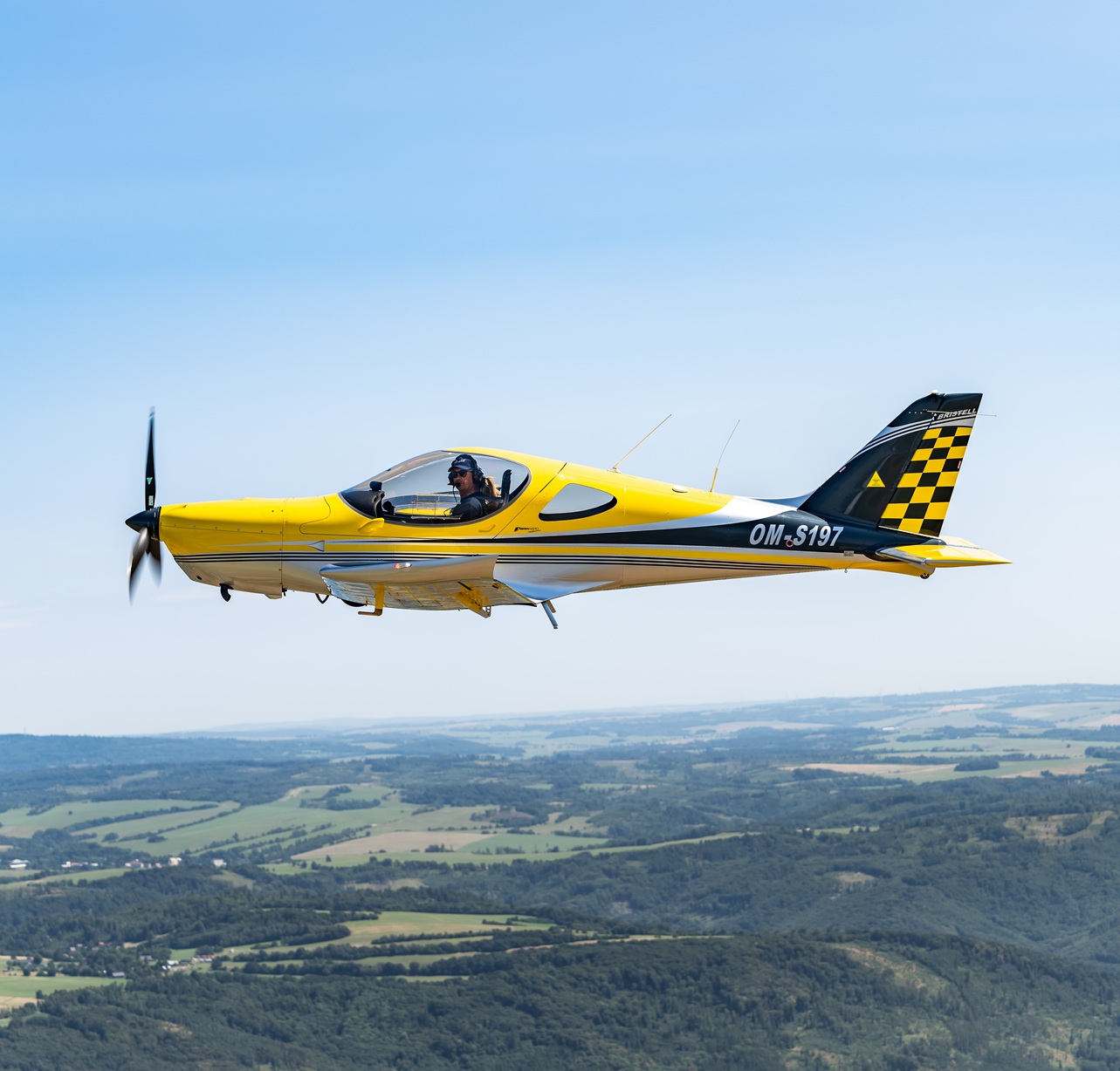 The Bristell RG is an aircraft equipped with retractable landing gear.