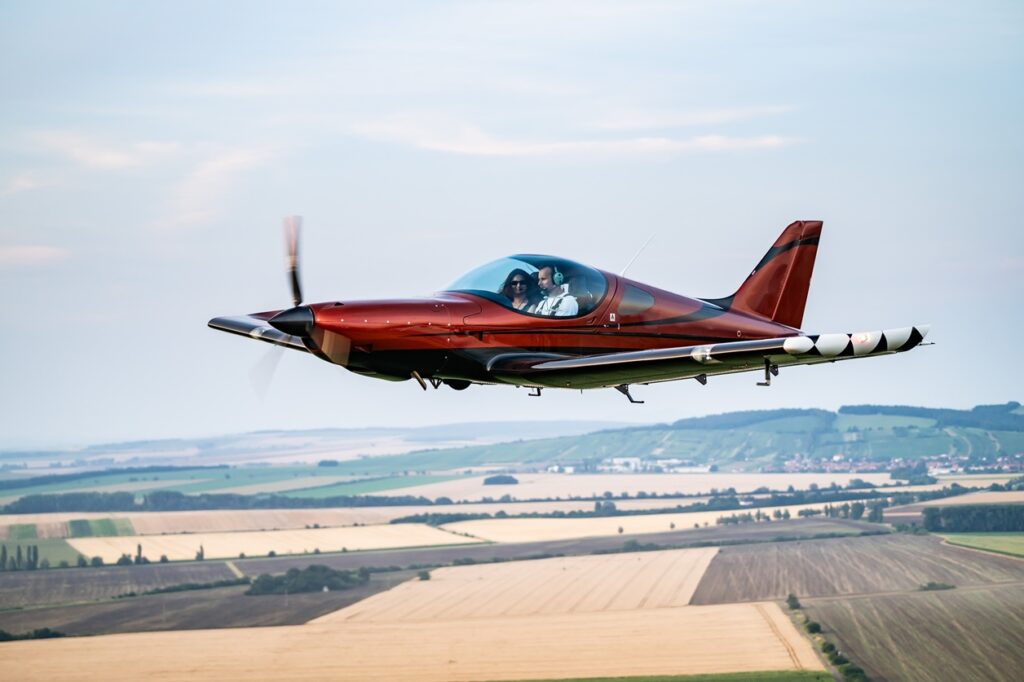 The Bristell RG is an aircraft equipped with retractable landing gear.
