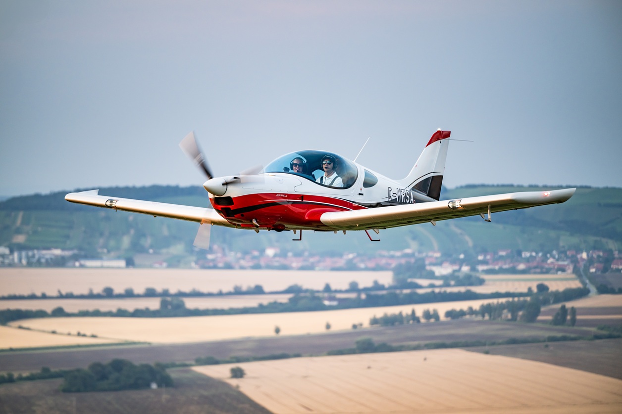 The Bristell RG is an aircraft equipped with retractable landing gear.